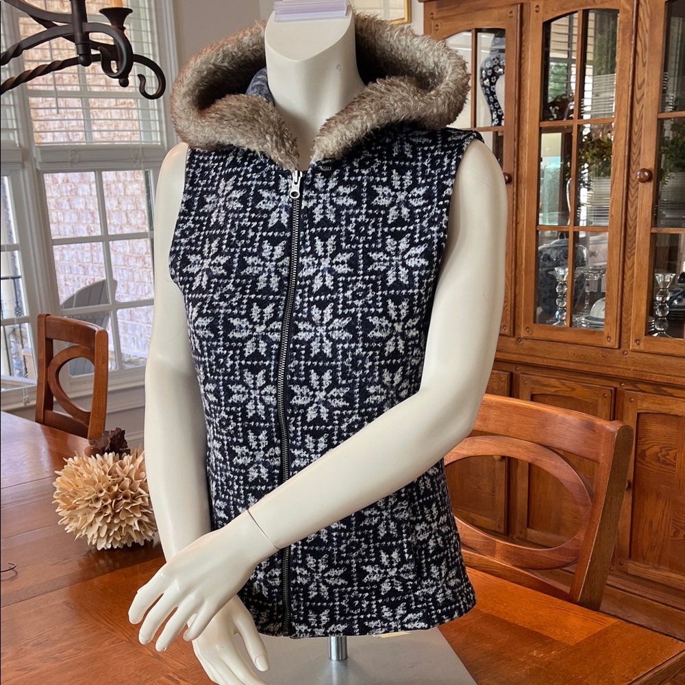Talbots Women's navy, blue and White Snowflake Vest with Faux Fur Trim